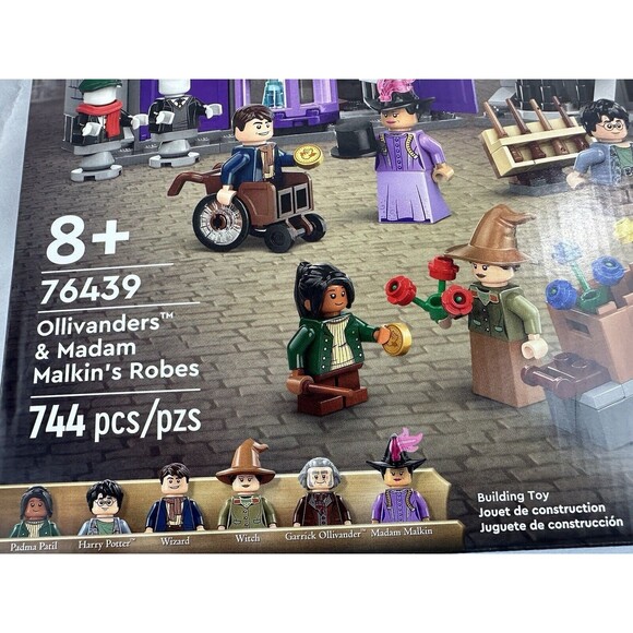LEGO Harry Potter: Ollivanders & Madam Malkin's Robes (76439) - Picture 5 of 9